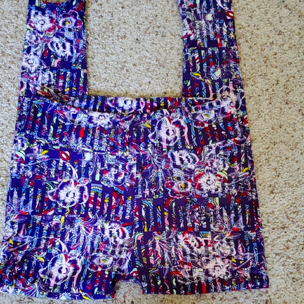 #L039 (CH) NWOT LuLaRoe Purple and White Patterned Leggings